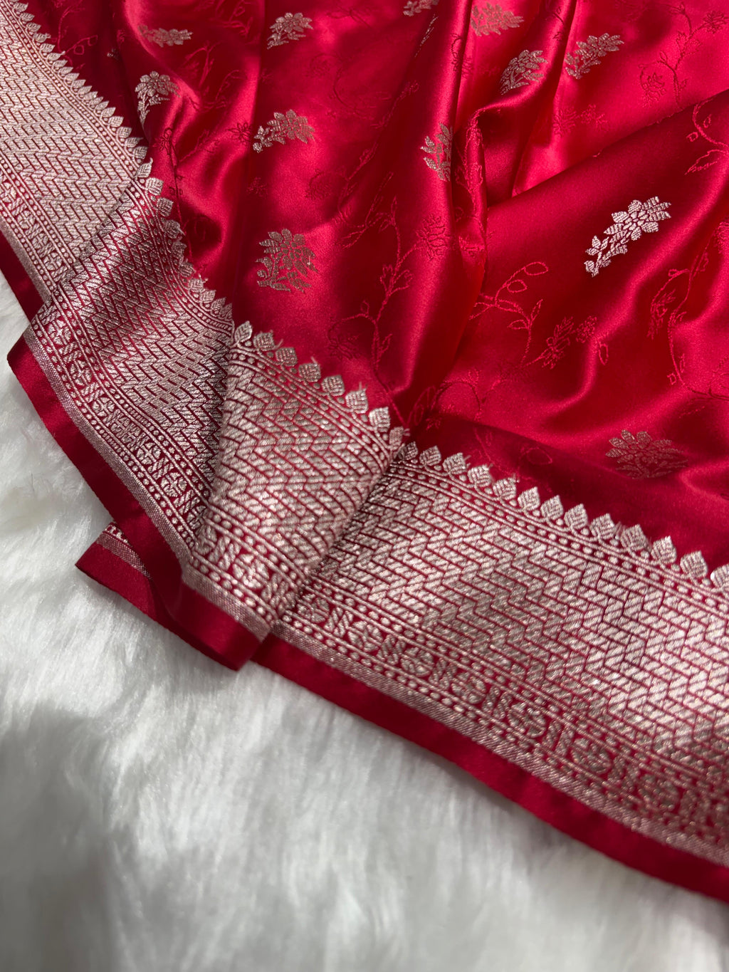 Banarasi Red Shades Tanchoi With Booti Mashru Silk Saree