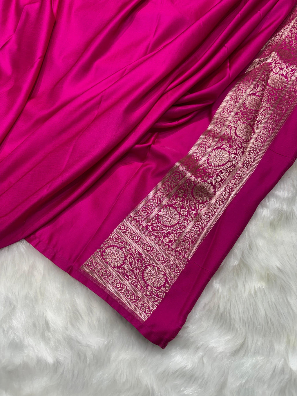 Rani Banarasi Booti Mashru Silk Saree