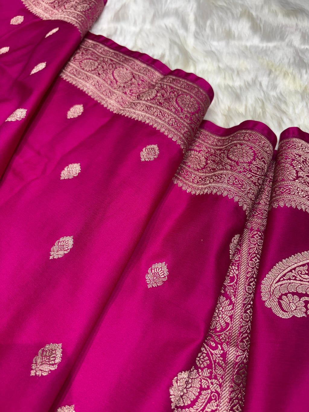 Rani Banarasi Booti Mashru Silk Saree