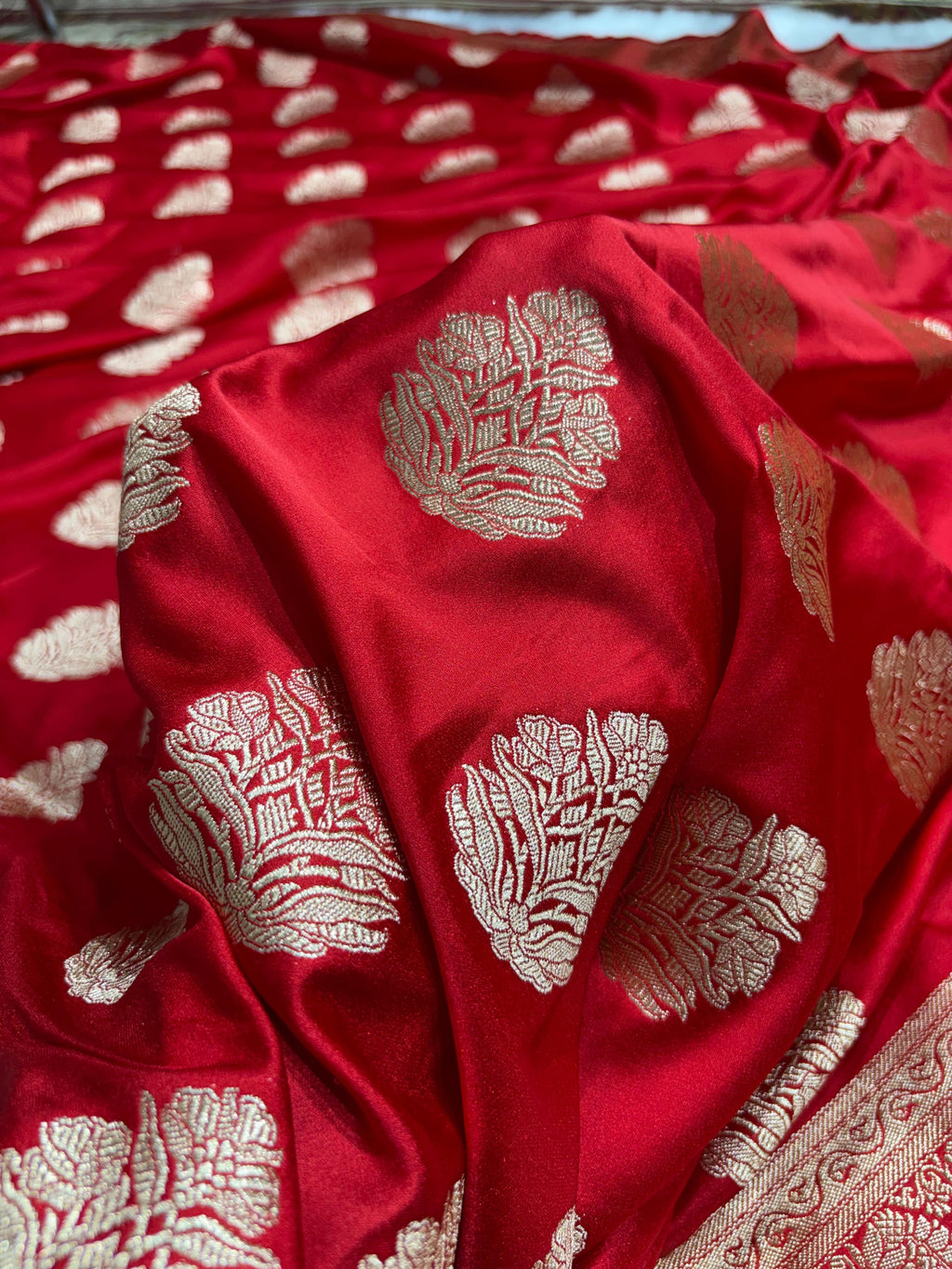 Banarasi Boota Red Shades Mashru Silk Saree