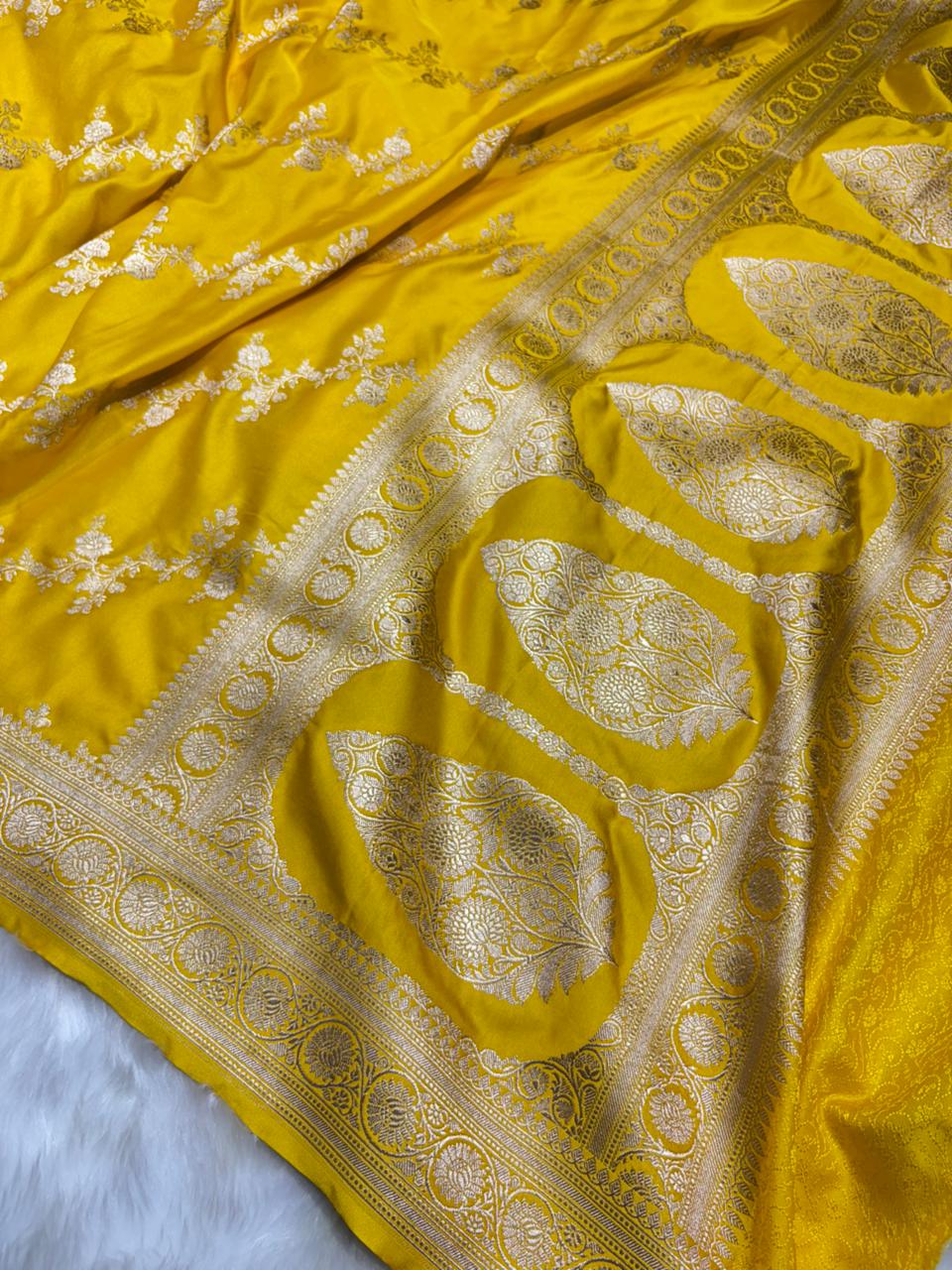 Cross Jaal Floral Pattern Mashru Silk Saree in Yellow Shades