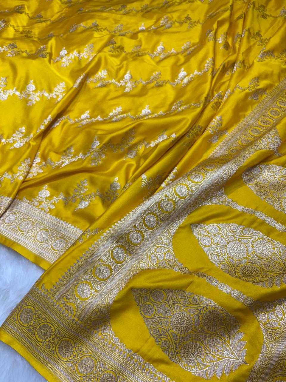 Cross Jaal Floral Pattern Mashru Silk Saree in Yellow Shades