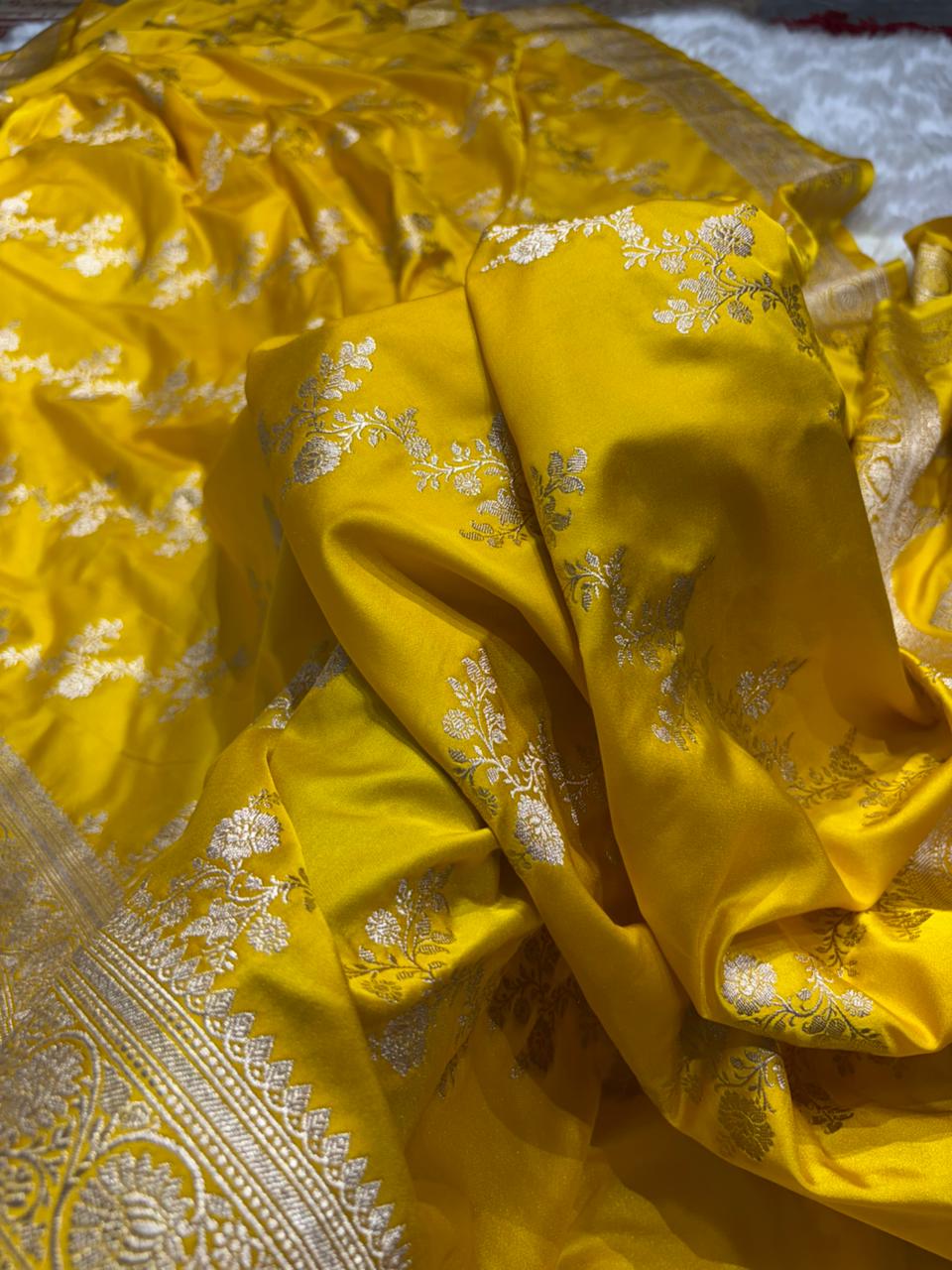 Cross Jaal Floral Pattern Mashru Silk Saree in Yellow Shades