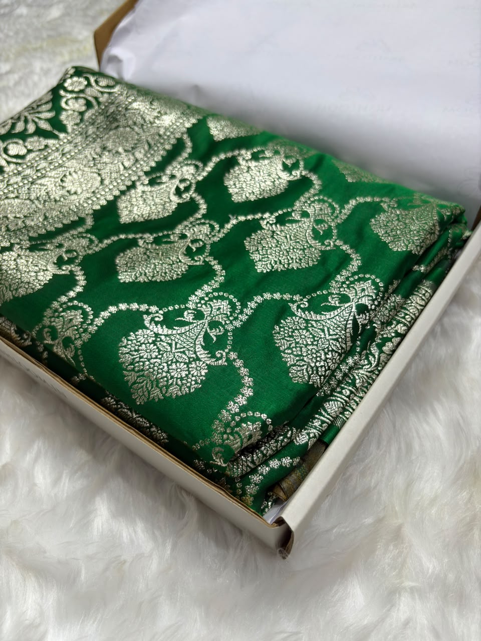 Banarasi Jaal Boota Pattern Mashru Silk Saree in Bottle Green Shades