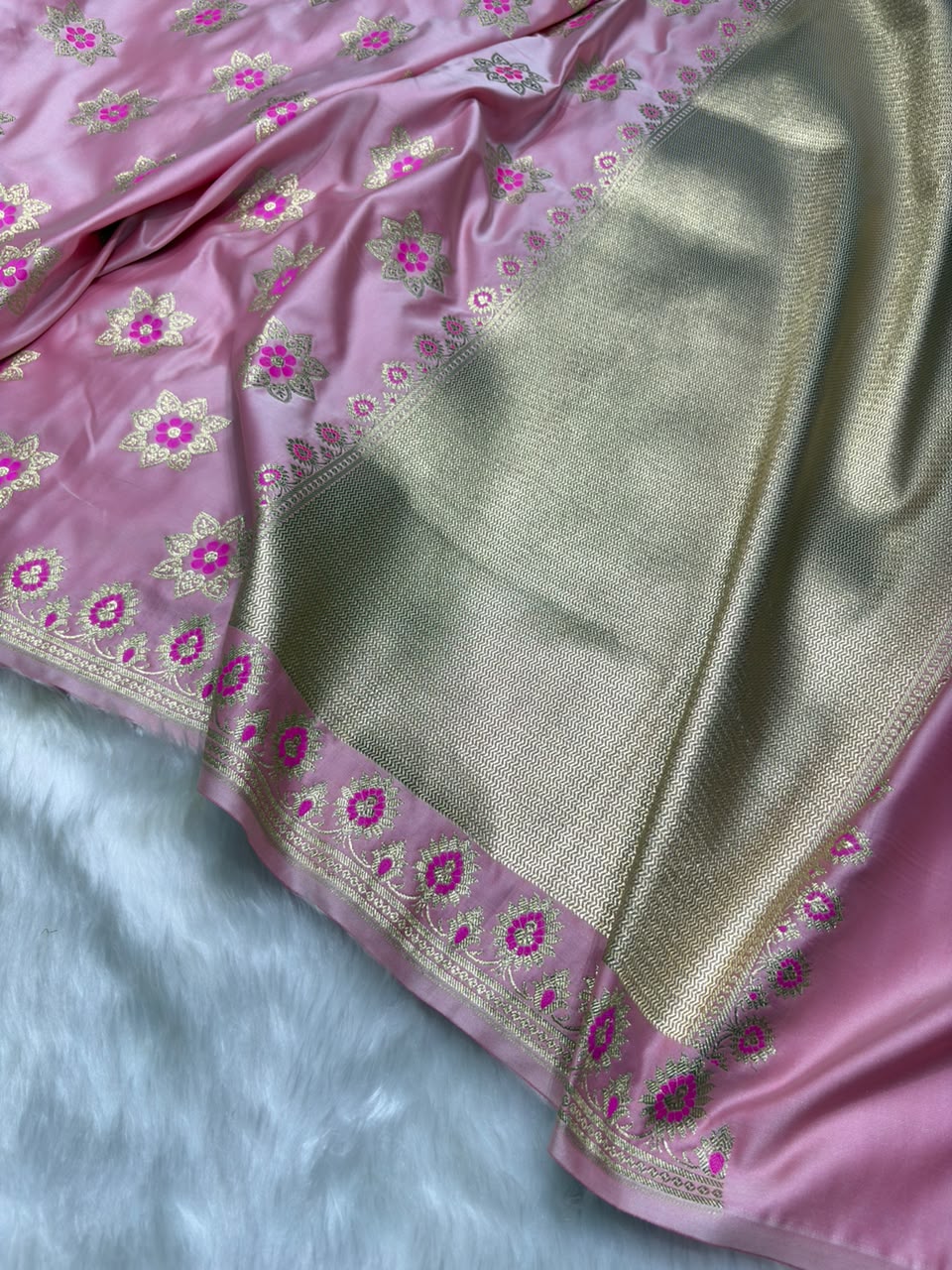 Banarasi Star Pattern with Unique floral border Mashru Silk Saree in Rose-gold Shades