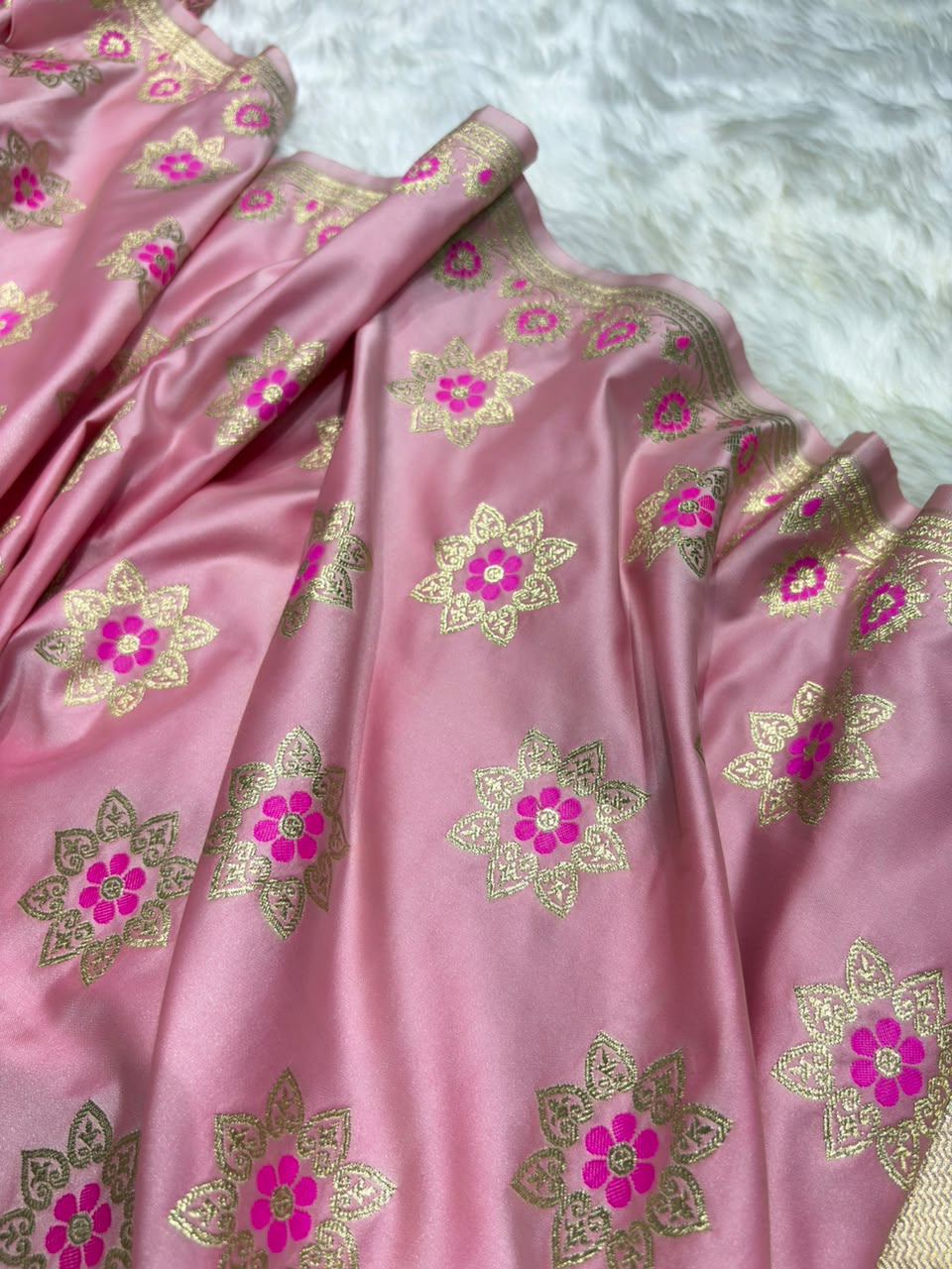 Banarasi Star Pattern with Unique floral border Mashru Silk Saree in Rose-gold Shades