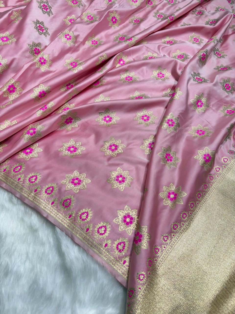 Banarasi Star Pattern with Unique floral border Mashru Silk Saree in Rose-gold Shades