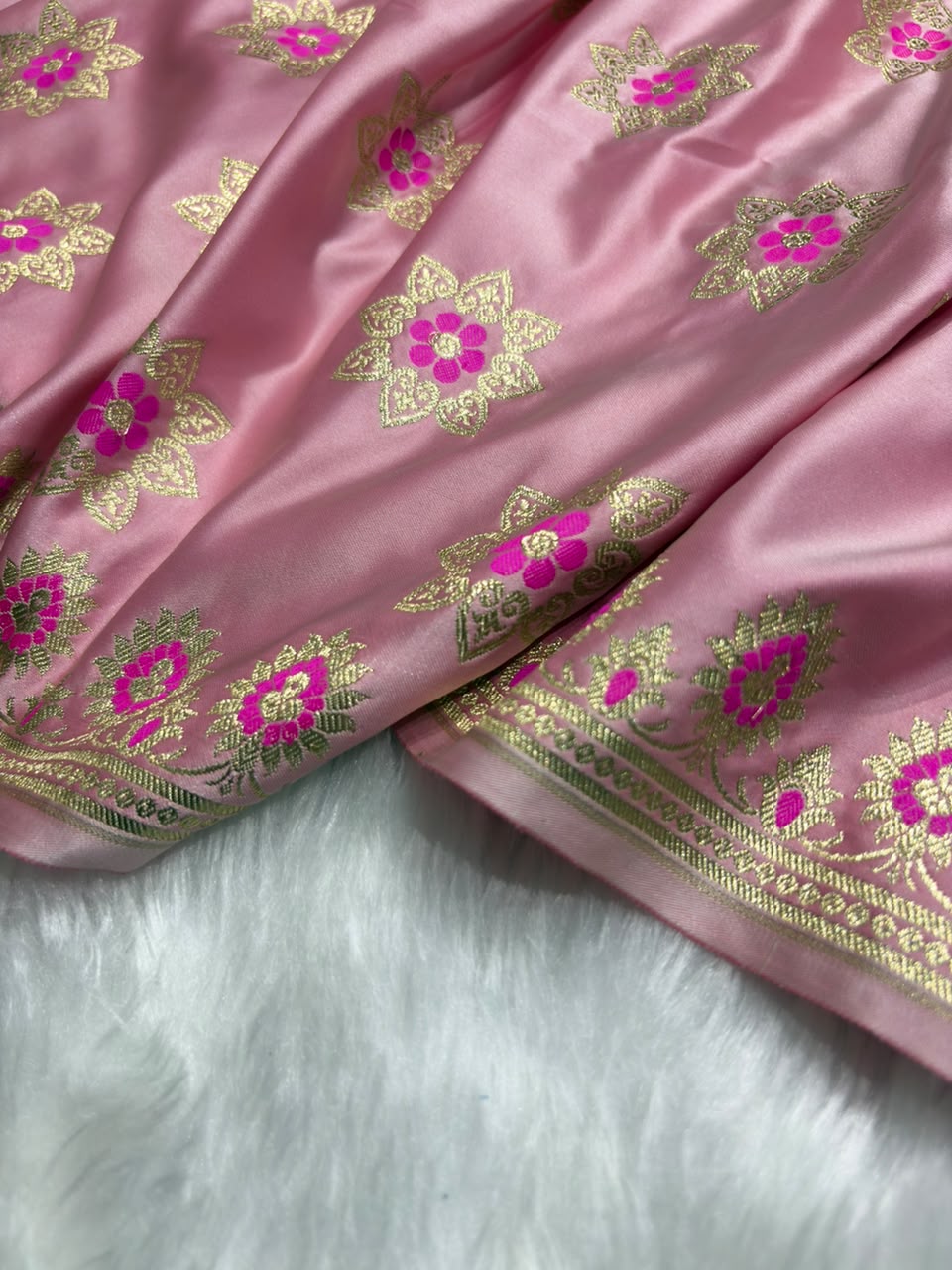 Banarasi Star Pattern with Unique floral border Mashru Silk Saree in Rose-gold Shades