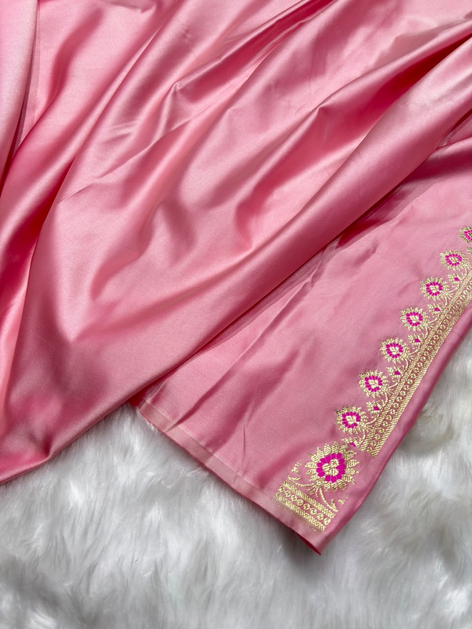 Banarasi Star Pattern with Unique floral border Mashru Silk Saree in Rose-gold Shades