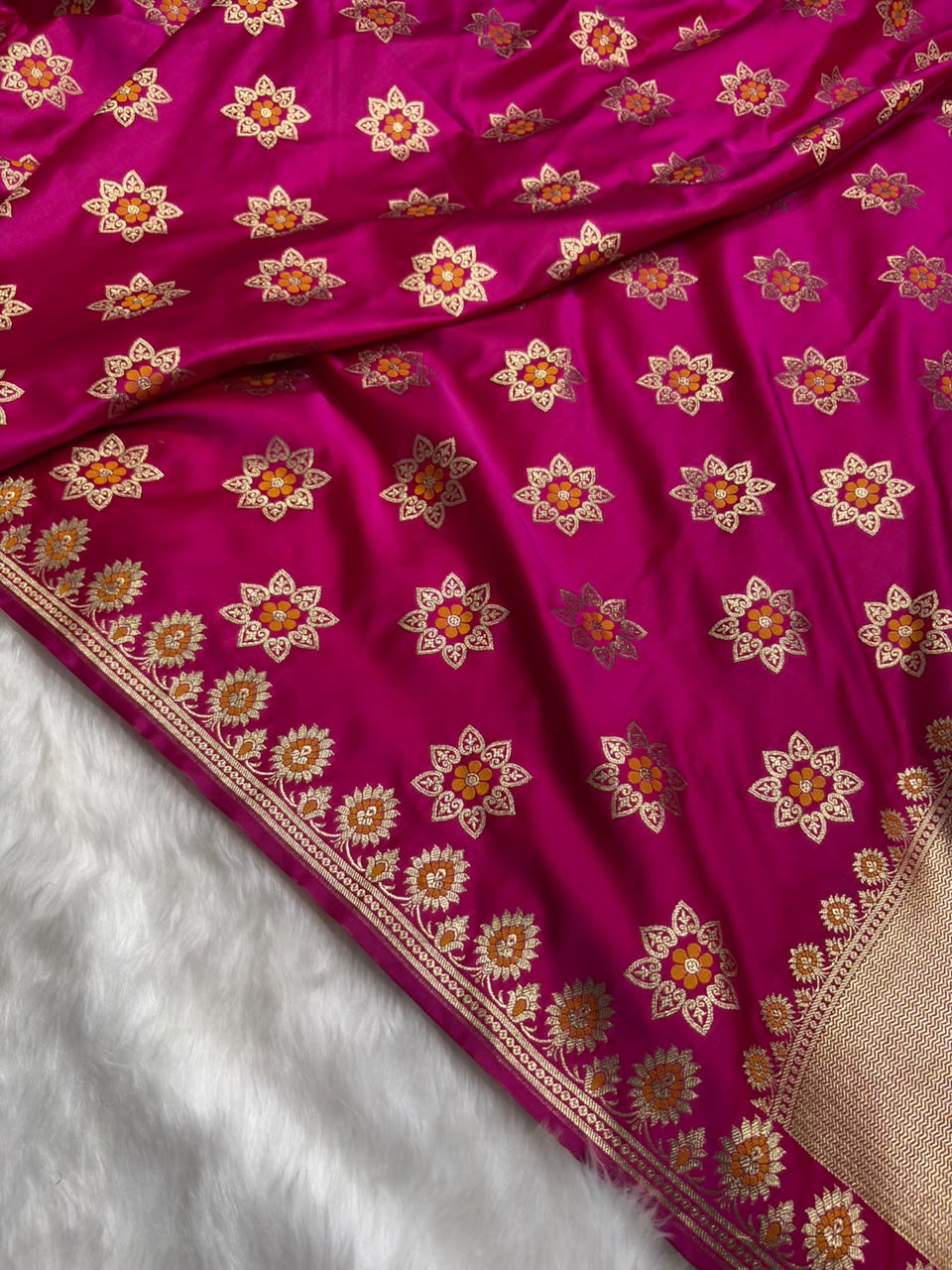 Banarasi Star Pattern with Unique Floral border Mashru Silk Saree in Rani Shades
