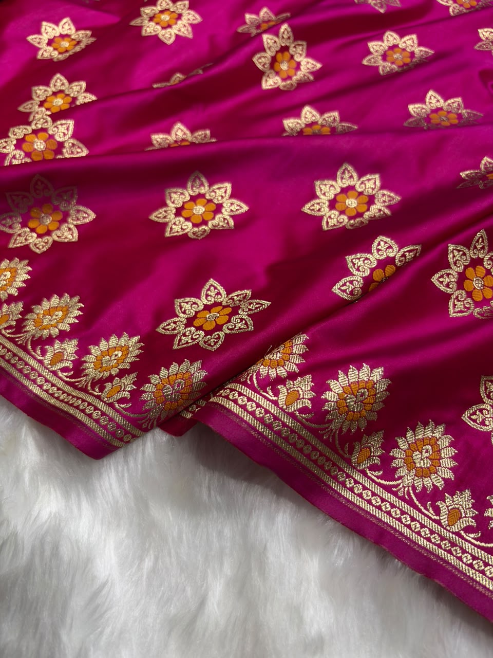 Banarasi Star Pattern with Unique Floral border Mashru Silk Saree in Rani Shades