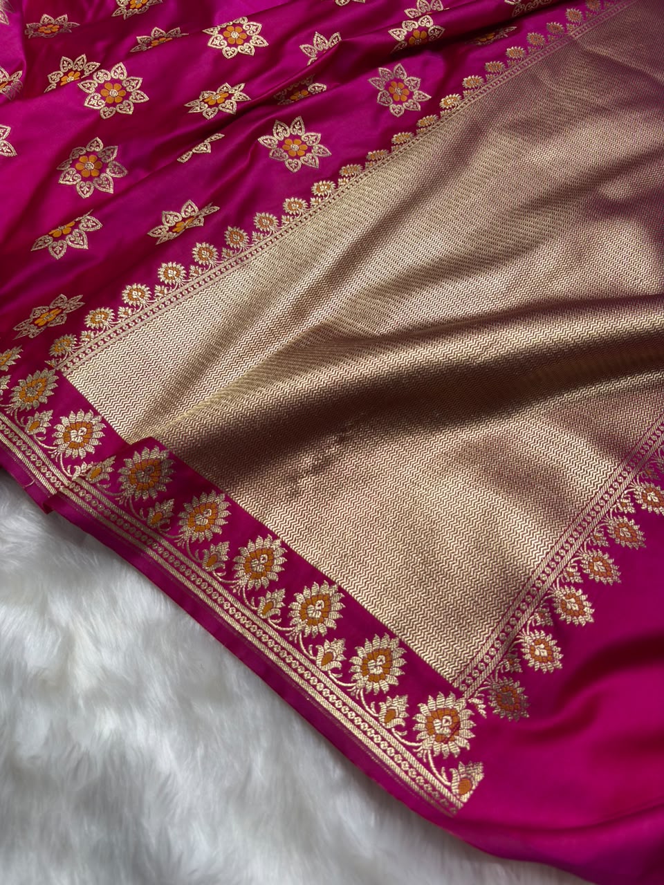 Banarasi Star Pattern with Unique Floral border Mashru Silk Saree in Rani Shades