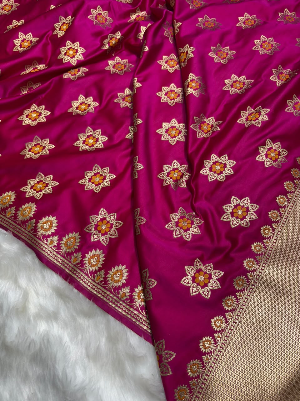 Banarasi Star Pattern with Unique Floral border Mashru Silk Saree in Rani Shades