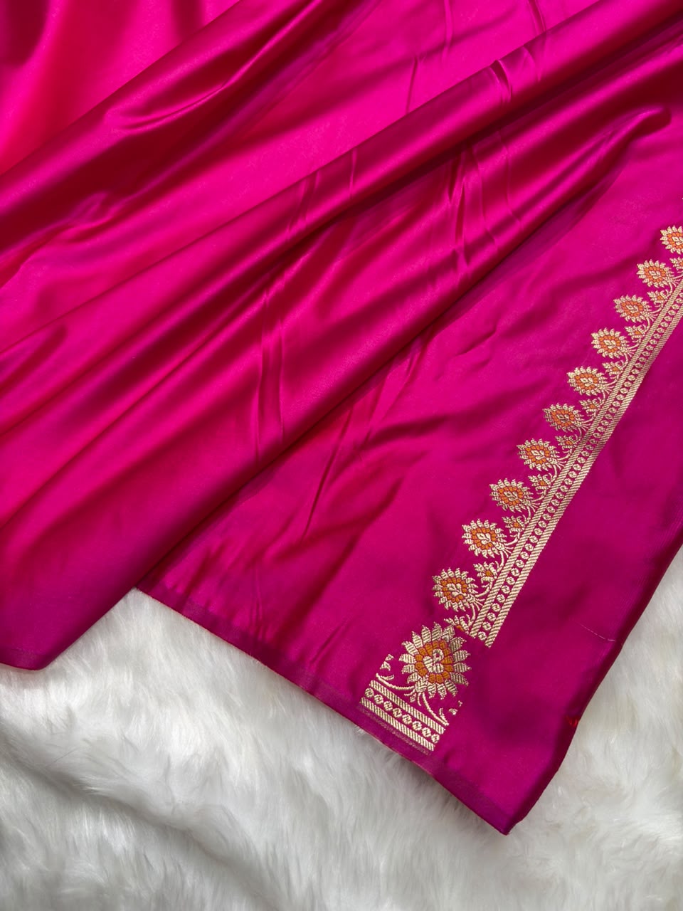 Banarasi Star Pattern with Unique Floral border Mashru Silk Saree in Rani Shades