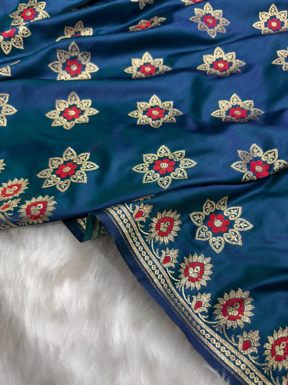 Banarasi Star Pattern with Unique Floral border Mashru Silk Saree in Peacock Blue Shades