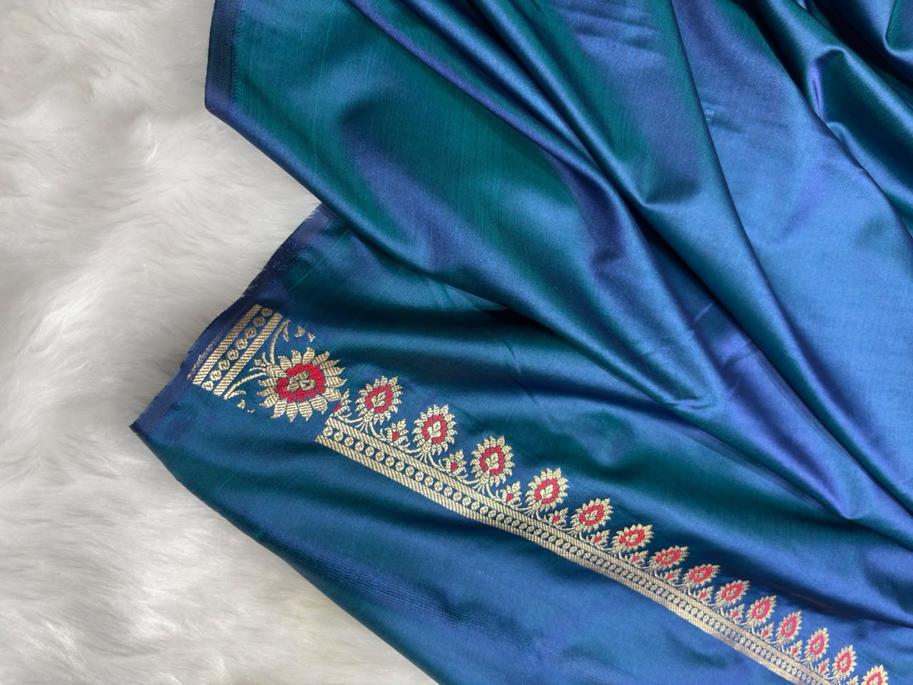 Banarasi Star Pattern with Unique Floral border Mashru Silk Saree in Peacock Blue Shades