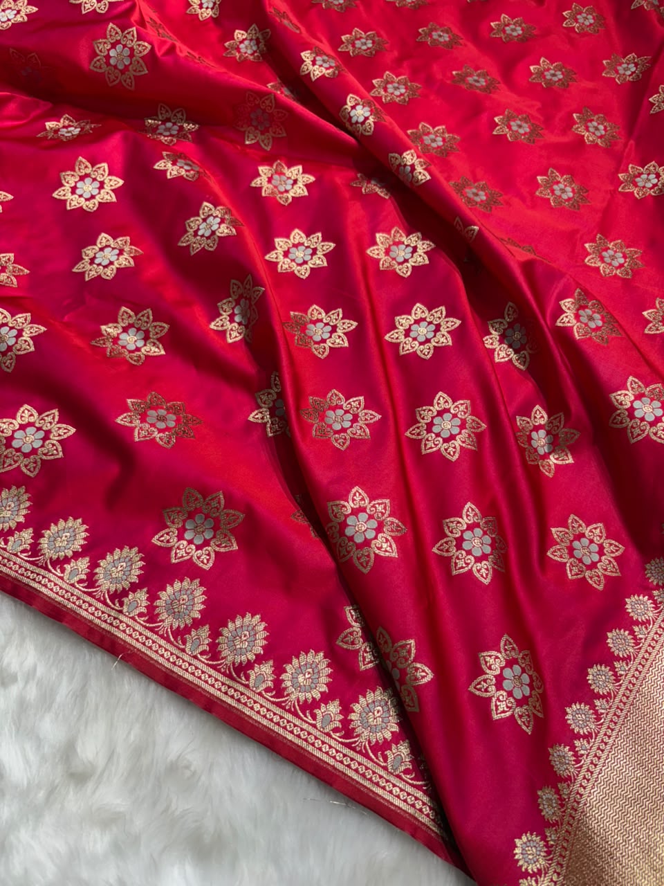 Banarasi Star Pattern with Unique Floral border Mashru Silk Saree in Purplish Red Shades