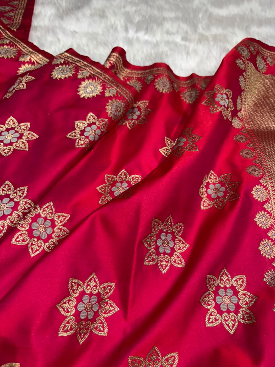 Banarasi Star Pattern with Unique Floral border Mashru Silk Saree in Purplish Red Shades