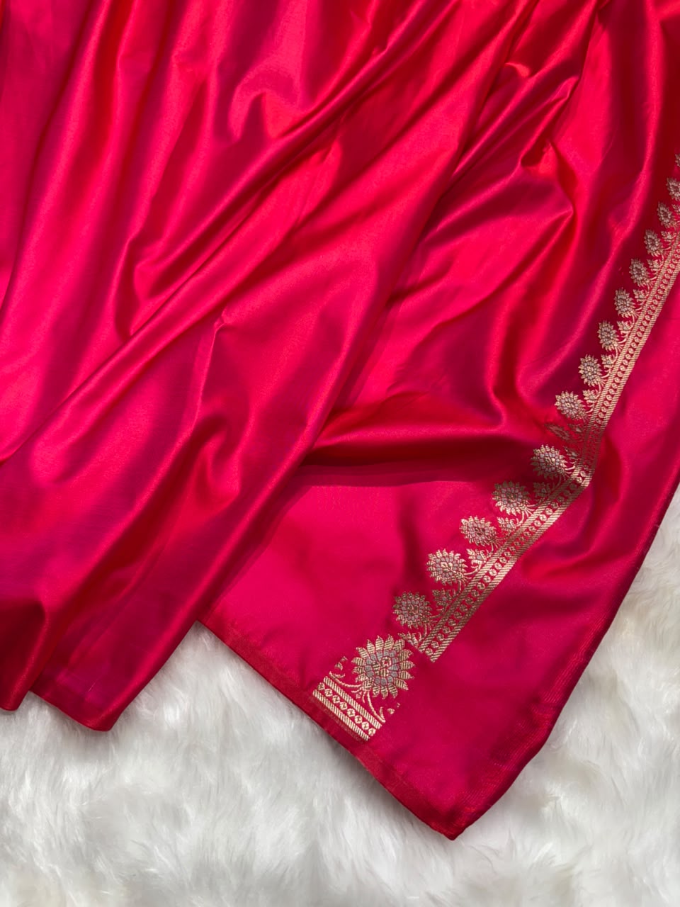 Banarasi Star Pattern with Unique Floral border Mashru Silk Saree in Purplish Red Shades
