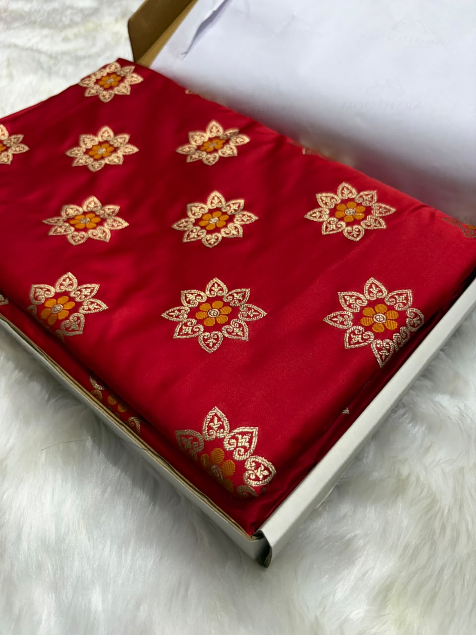 Banarasi Star Pattern with Unique Floral border Mashru Silk Saree in Red Shades