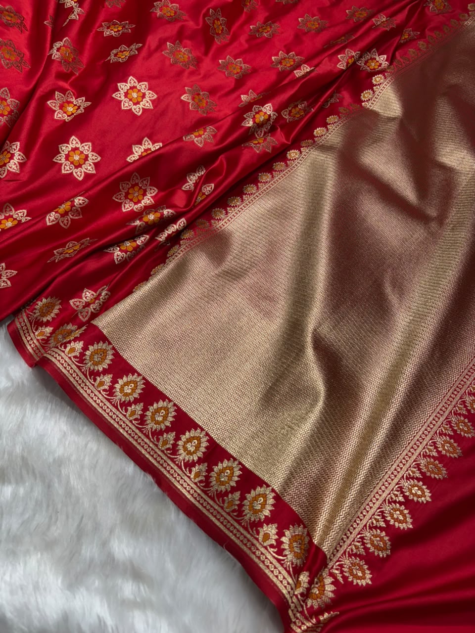 Banarasi Star Pattern with Unique Floral border Mashru Silk Saree in Red Shades