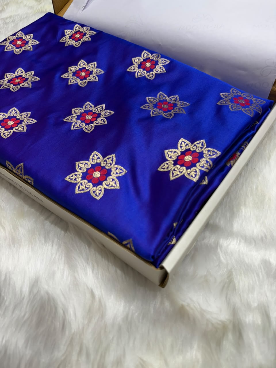 Banarasi Star Pattern with Unique Floral border Mashru Silk Saree in Royal Blue Shades