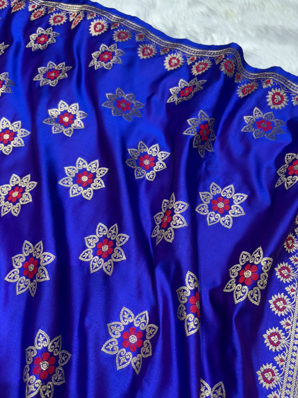 Banarasi Star Pattern with Unique Floral border Mashru Silk Saree in Royal Blue Shades