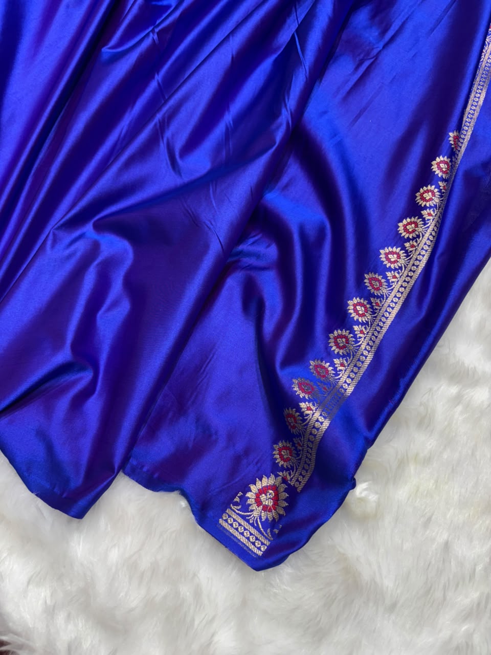 Banarasi Star Pattern with Unique Floral border Mashru Silk Saree in Royal Blue Shades