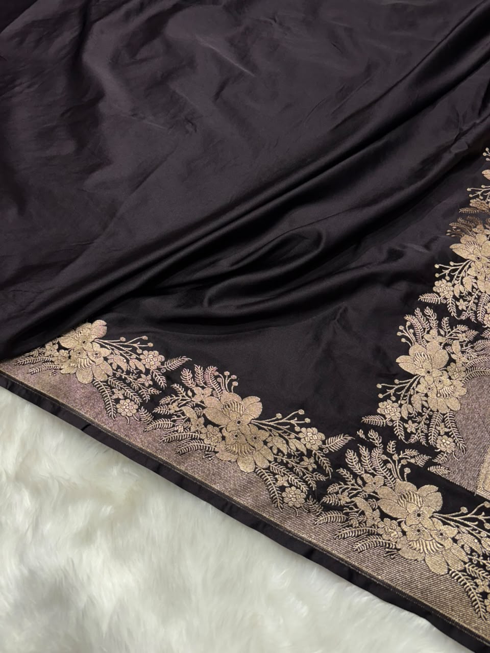 Black Shades Banarasi Plain with Floral Border Mashru Silk Saree