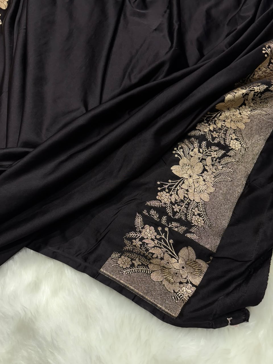 Black Shades Banarasi Plain with Floral Border Mashru Silk Saree