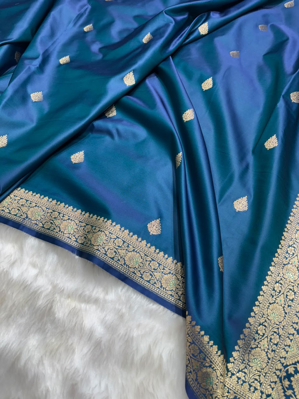 Peacock Shades Floral Booti Mashru Silk Saree