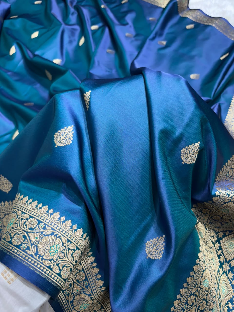 Peacock Shades Floral Booti Mashru Silk Saree