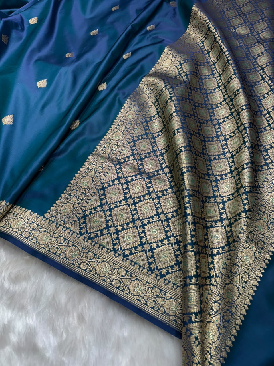 Peacock Shades Floral Booti Mashru Silk Saree