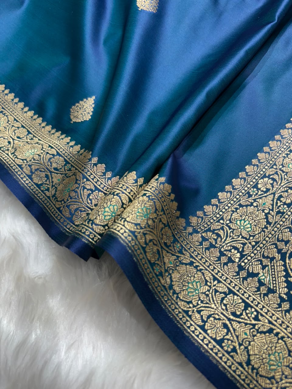 Peacock Shades Floral Booti Mashru Silk Saree