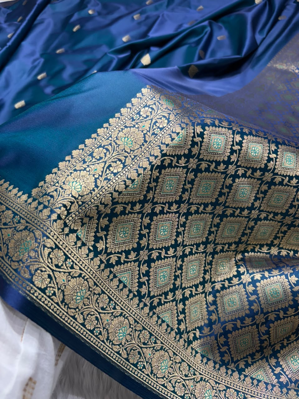 Peacock Shades Floral Booti Mashru Silk Saree