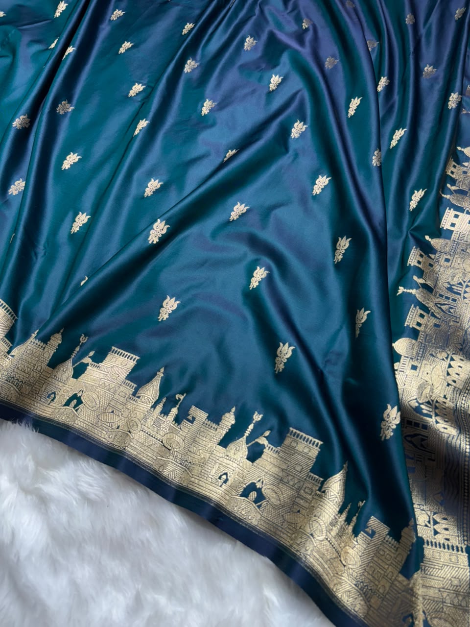 Peacock Shades Banarasi Unique Ghat Pattern Mashru Silk Saree