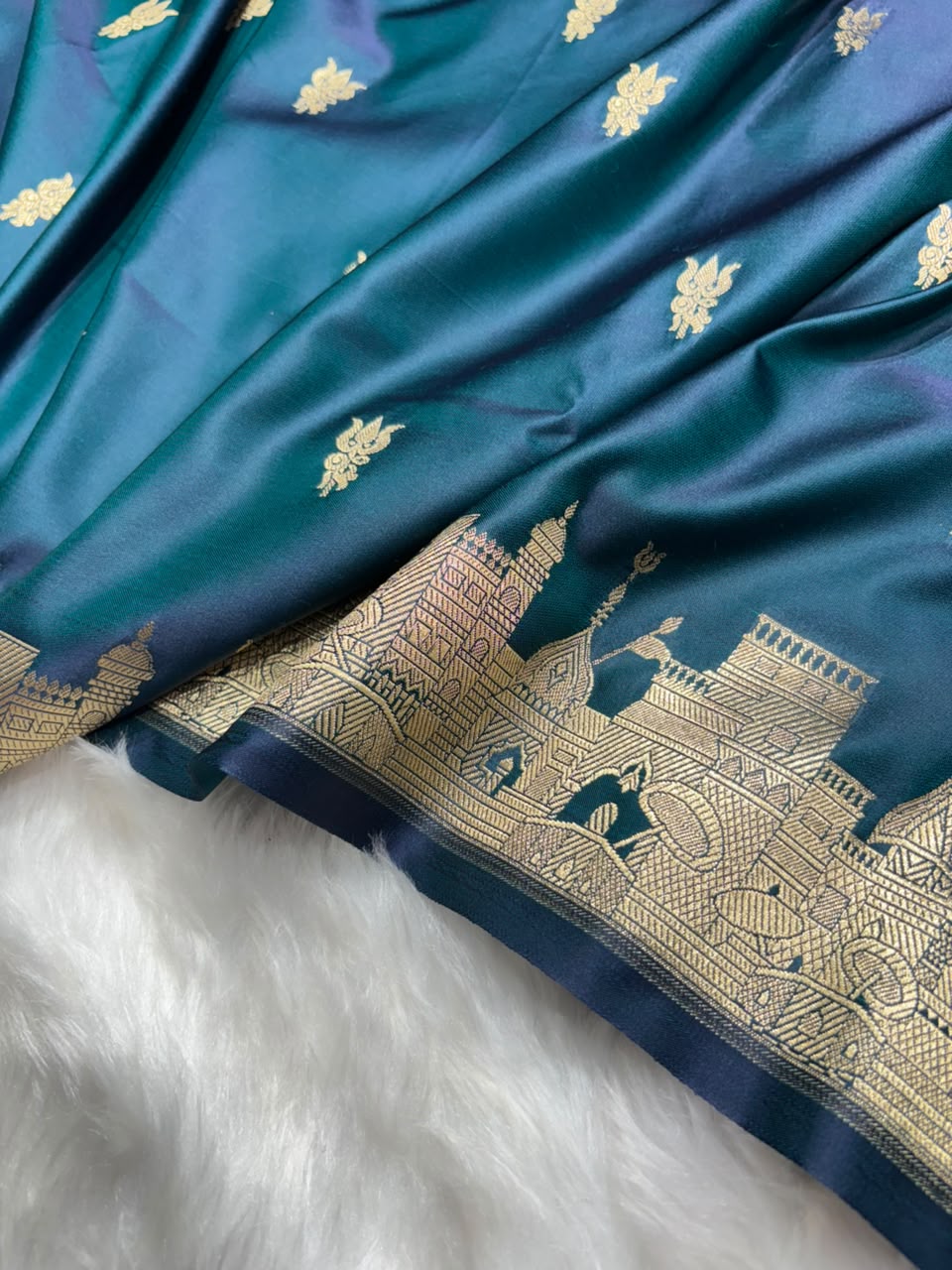 Peacock Shades Banarasi Unique Ghat Pattern Mashru Silk Saree