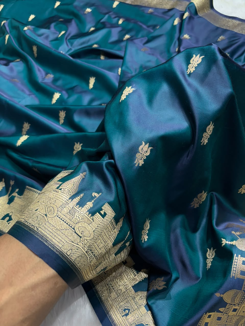 Peacock Shades Banarasi Unique Ghat Pattern Mashru Silk Saree