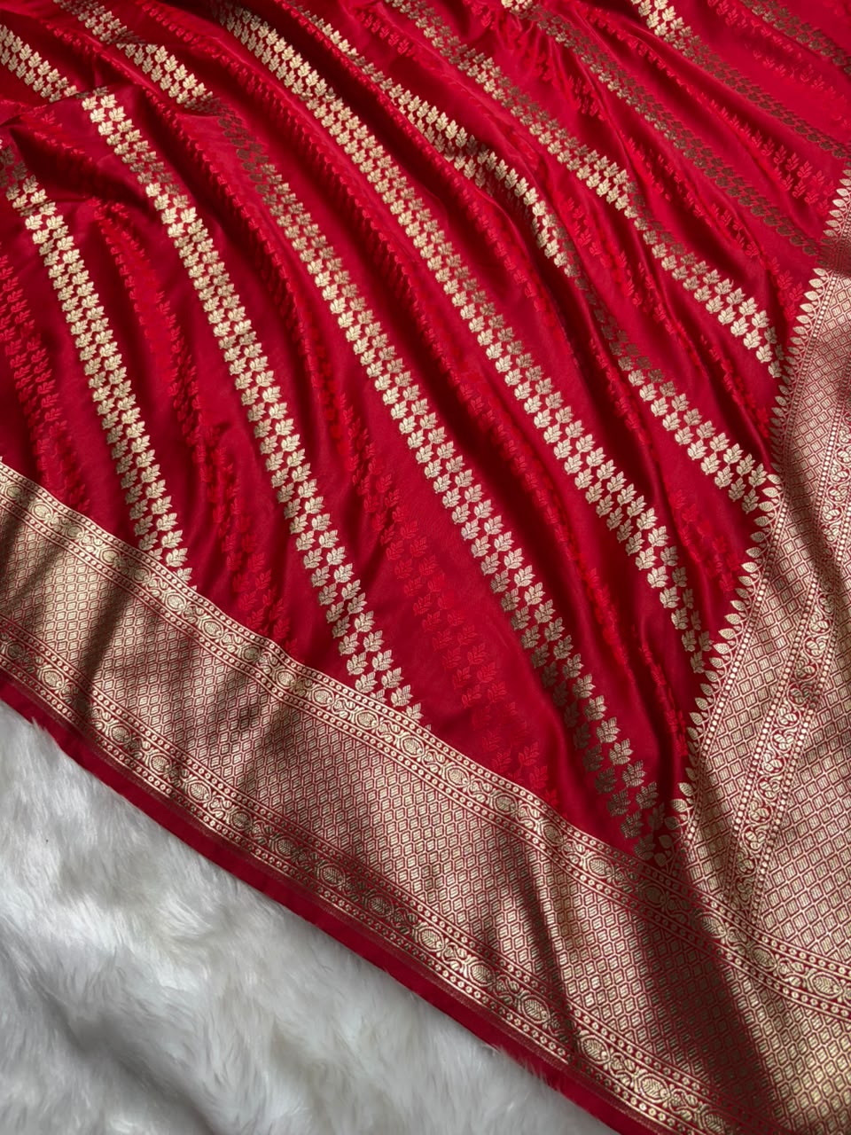 Red Shades Floral Cross Banarasi Mashru Silk Saree