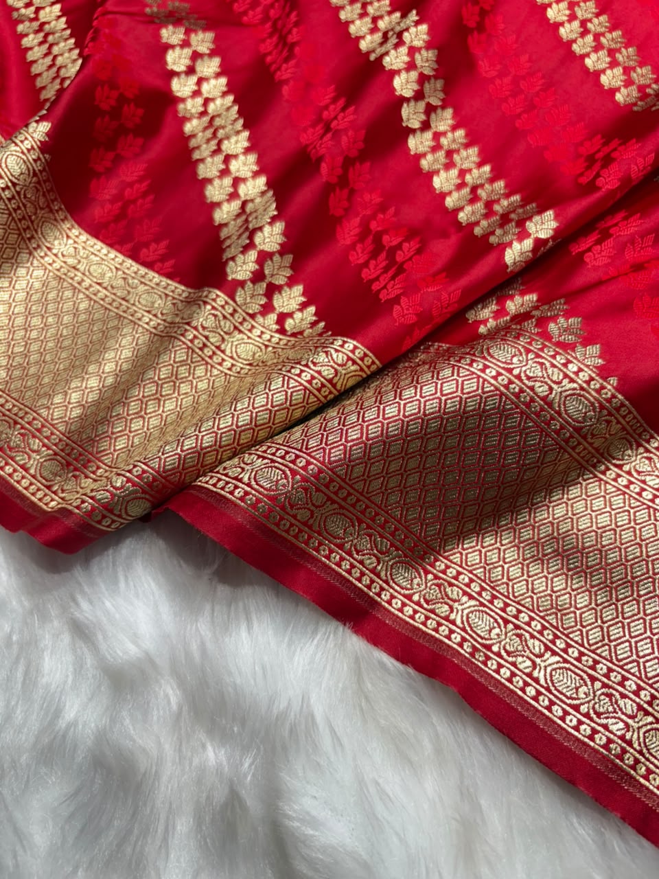 Red Shades Floral Cross Banarasi Mashru Silk Saree