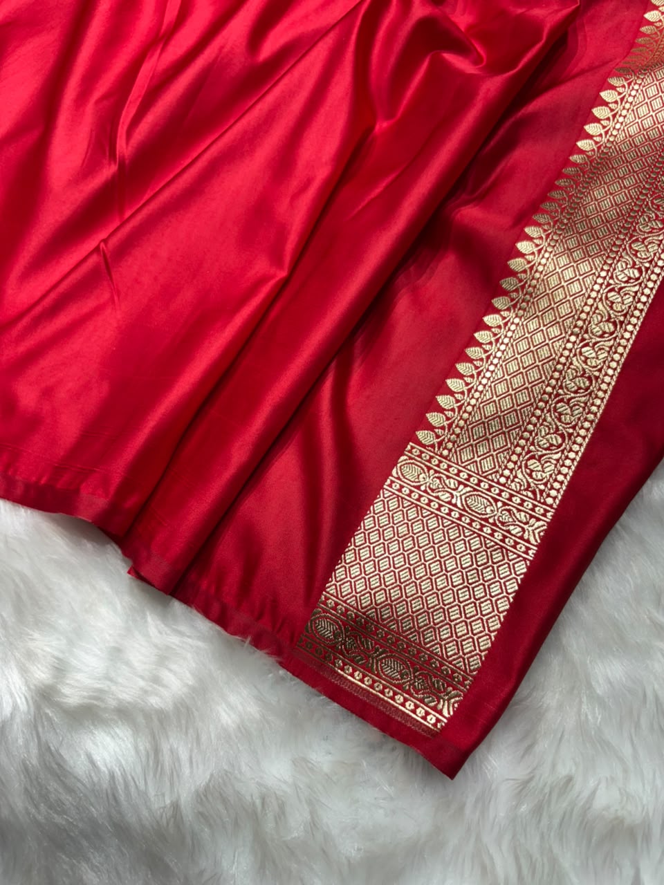 Red Shades Floral Cross Banarasi Mashru Silk Saree