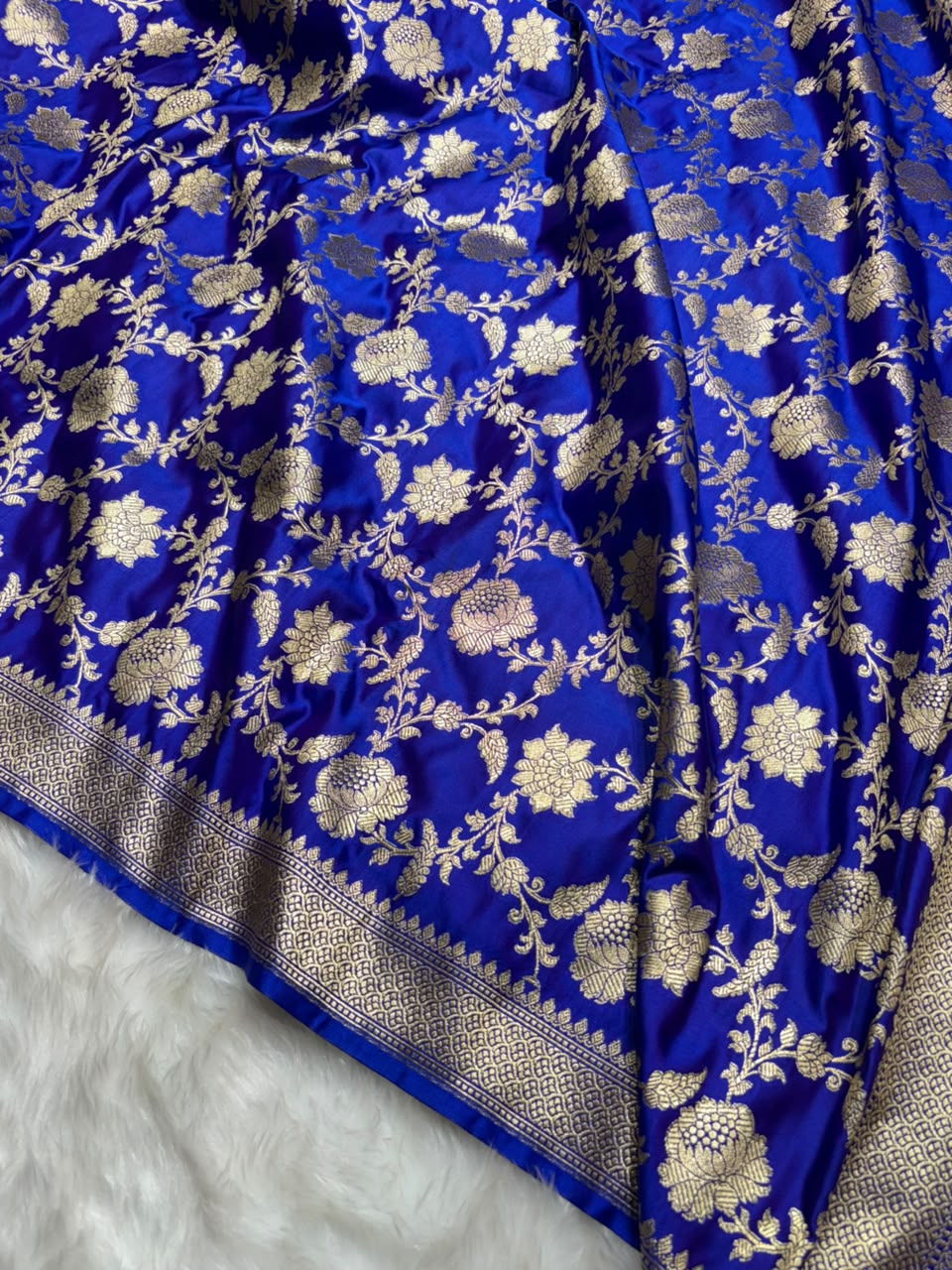 Royal Purple Shades Floral Jaal Pattern Mashru Silk Saree