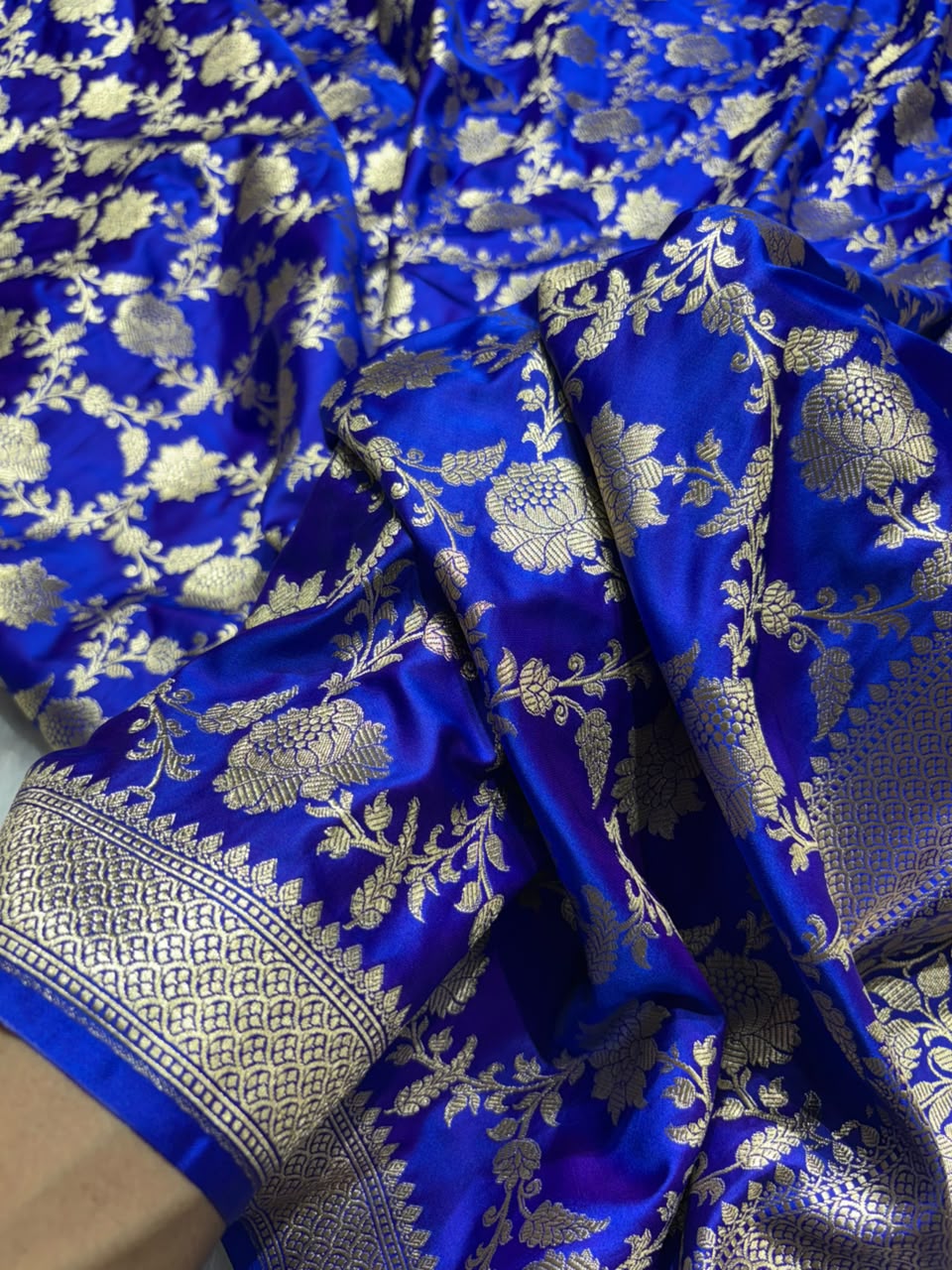 Royal Purple Shades Floral Jaal Pattern Mashru Silk Saree
