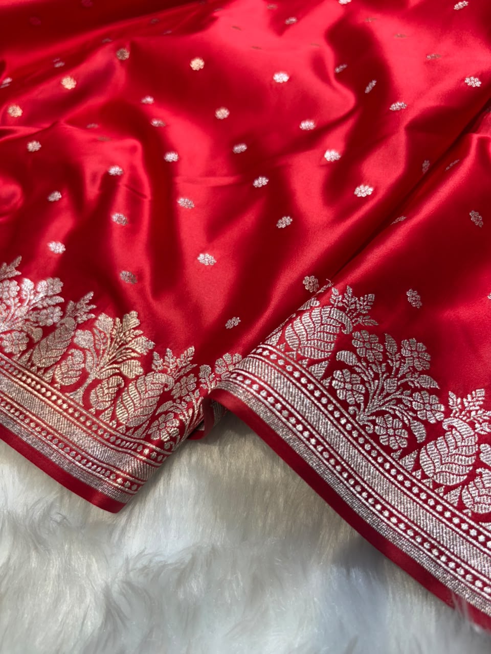 Red Shades Banarasi Booti with Floral Border Mashru Silk Saree