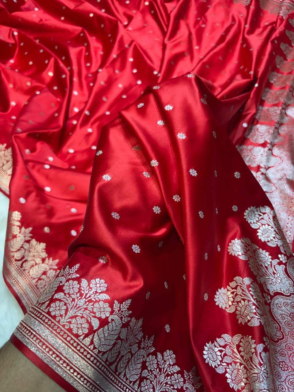 Red Shades Banarasi Booti with Floral Border Mashru Silk Saree