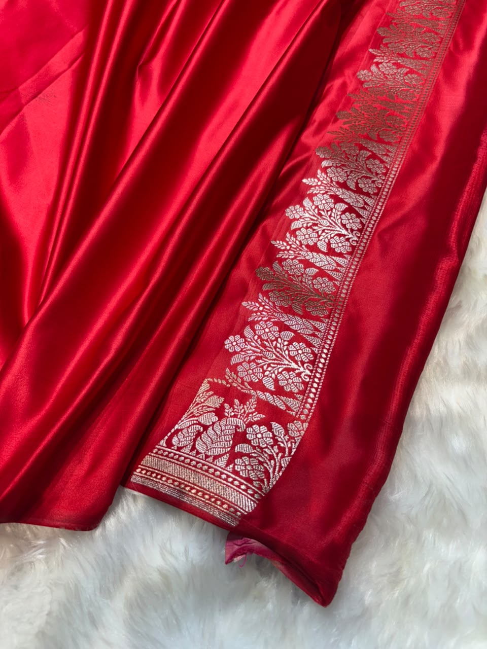 Red Shades Banarasi Booti with Floral Border Mashru Silk Saree