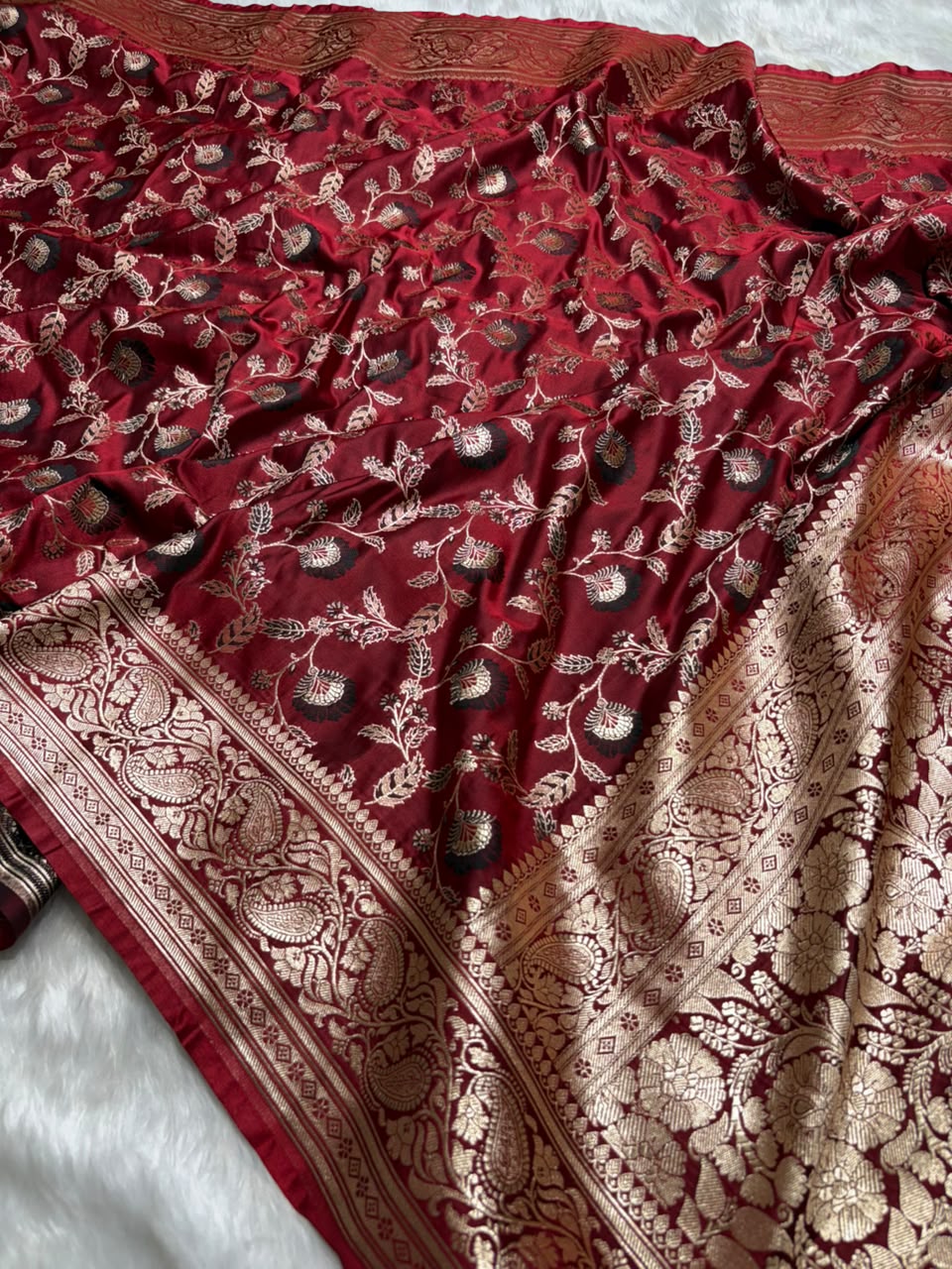 Maroon Shades Floral Minakari Jaal Pattern Mashru Silk Saree