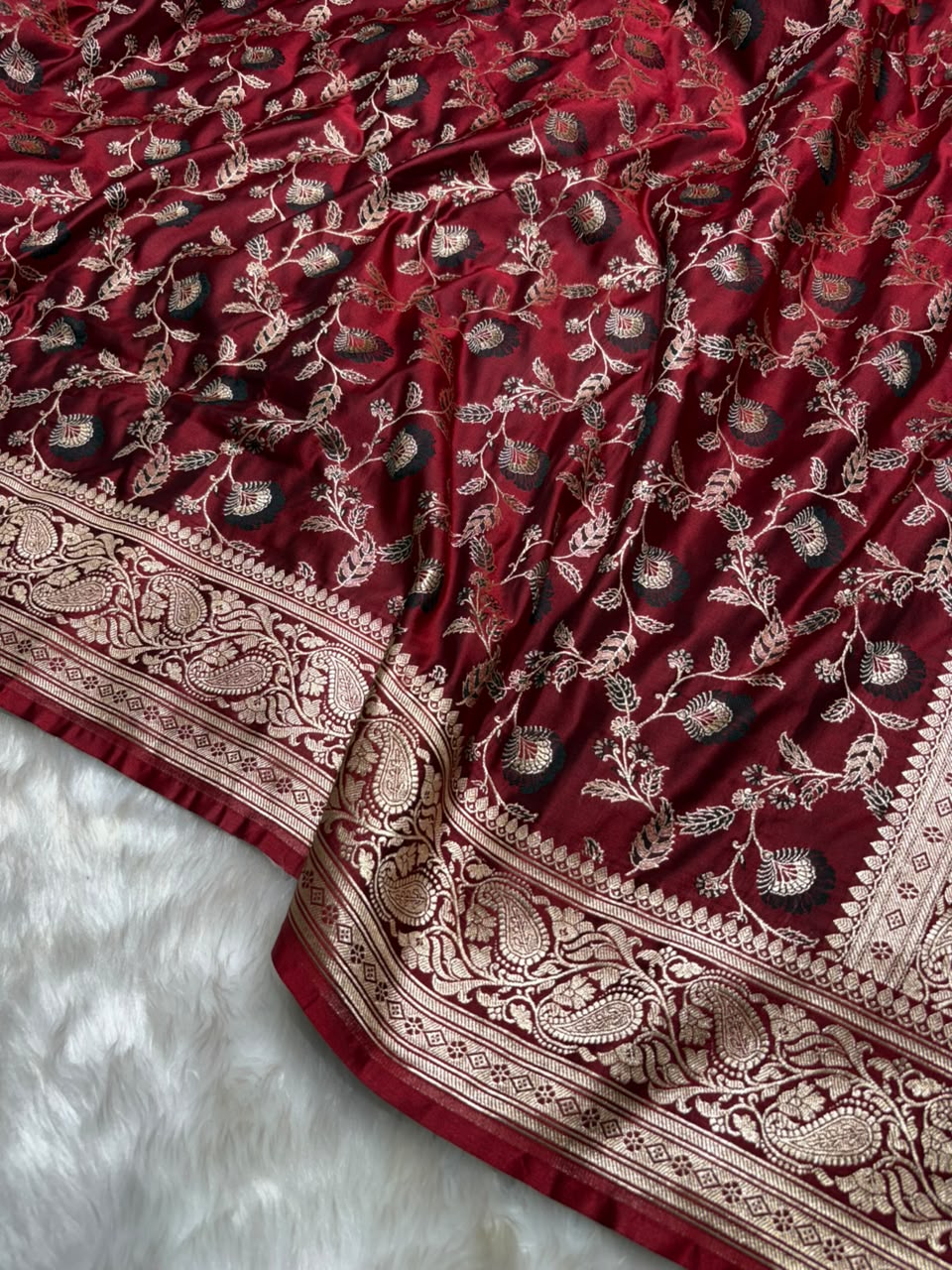Maroon Shades Floral Minakari Jaal Pattern Mashru Silk Saree