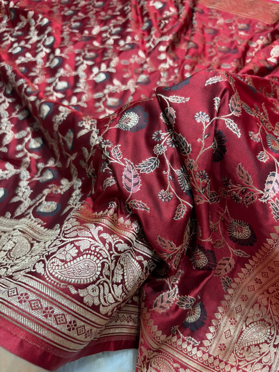 Maroon Shades Floral Minakari Jaal Pattern Mashru Silk Saree