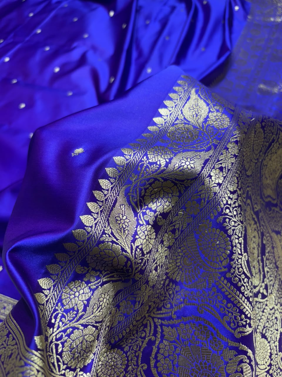 Royal Purple Shades Booti Pattern Mashru Silk Saree
